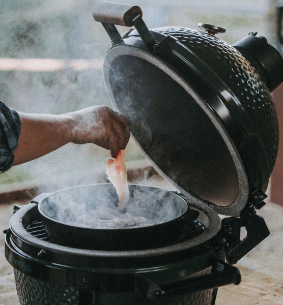 BIG GREEN EGG KAMADO SMOKER